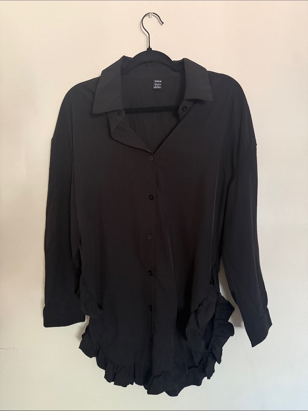 SHEIN Black Button-Up Blouse with Ruffled Hem